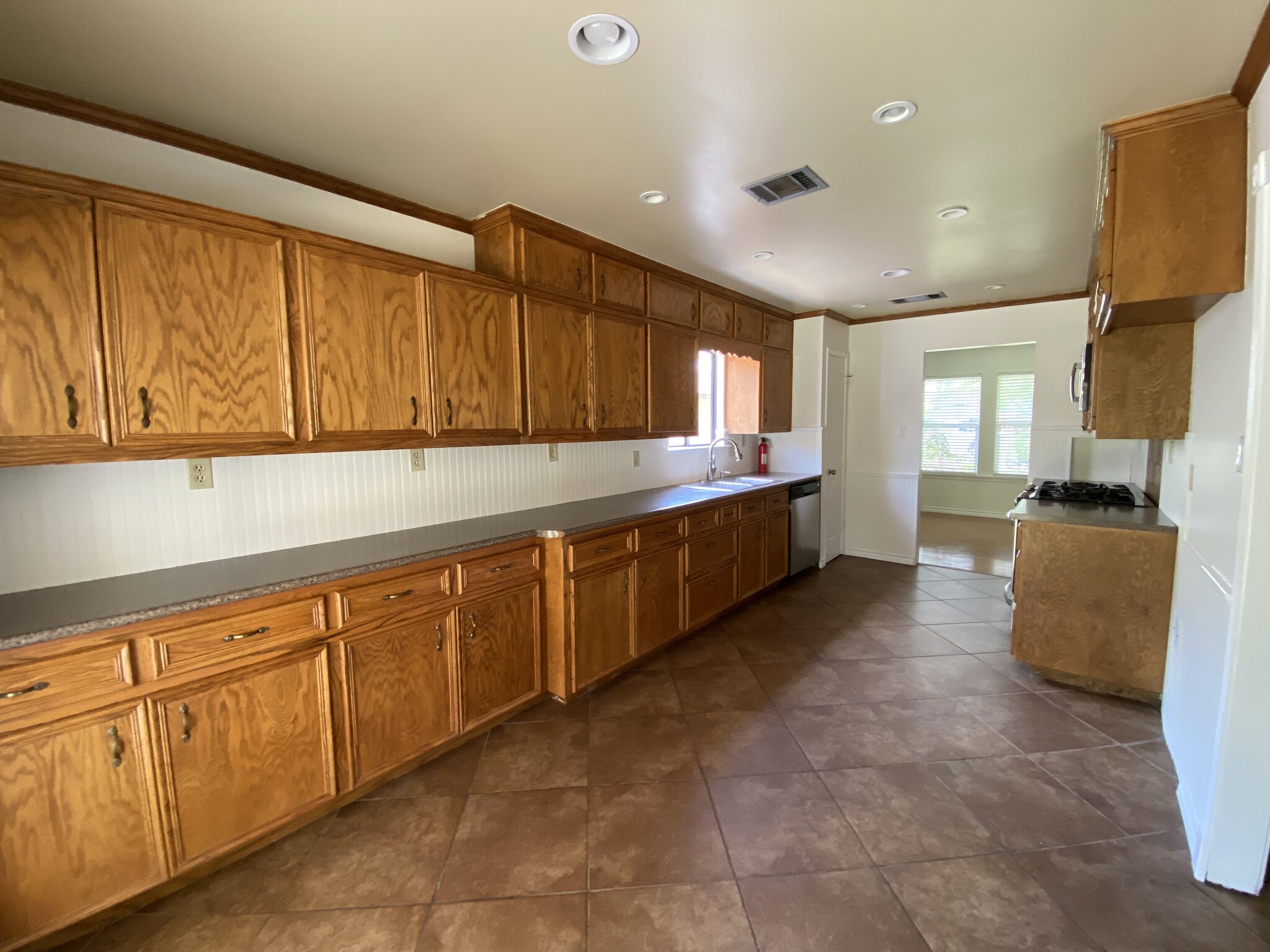 Kitchen - 9012 Frostwood Trail