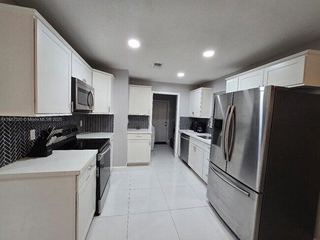 Building Photo - 1604 SW 7th St