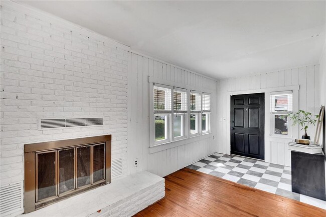 Building Photo - 11718 N Ola Ave