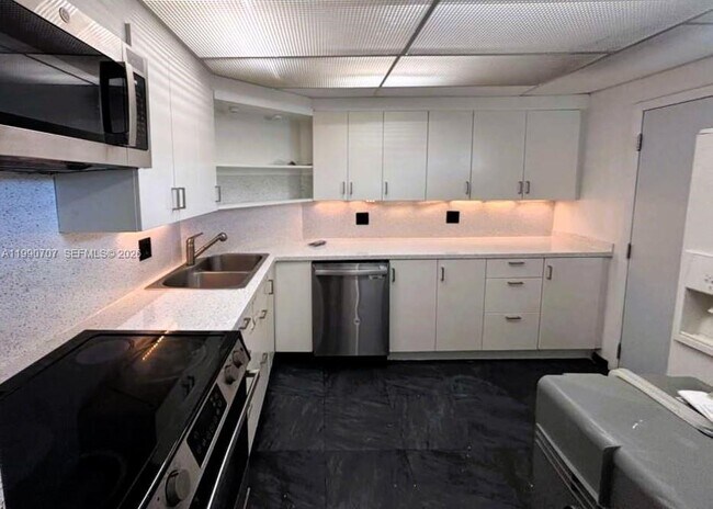 Building Photo - 6301 N Falls Cir Dr