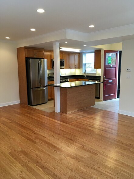 Primary Photo - 491 Vfw Pky