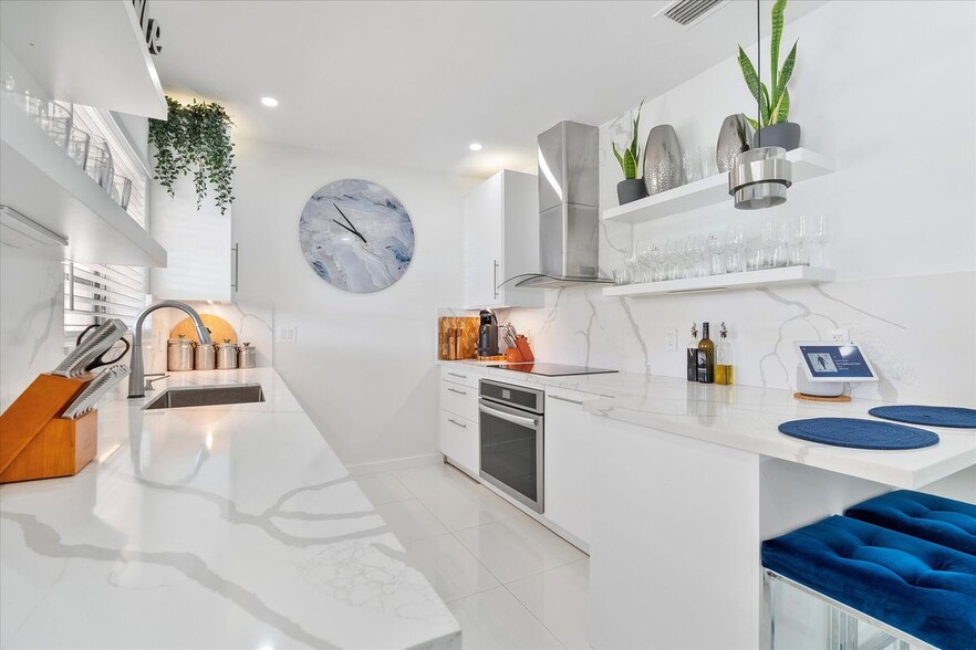 Building Photo - 440 N Rainbow Dr