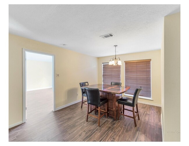 Building Photo - 13902 Paradise Valley Dr