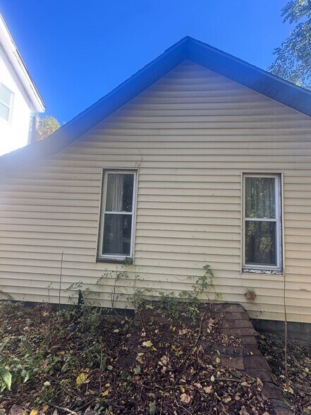 Building Photo - 360 Turner St