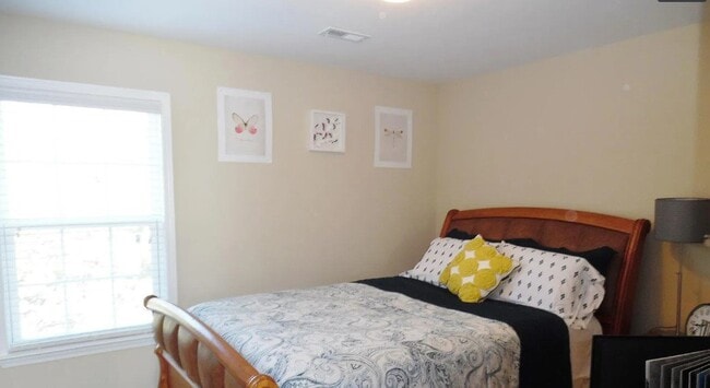 Building Photo - Spacious Greenville Home with Fenced Yard