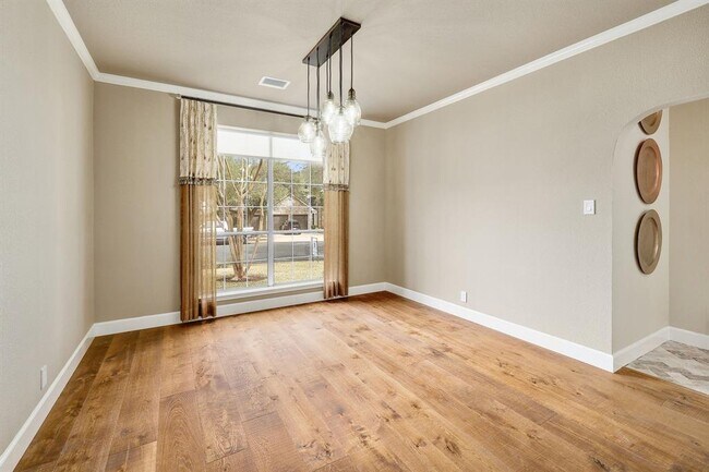 Building Photo - 8216 Fern Bluff Ave