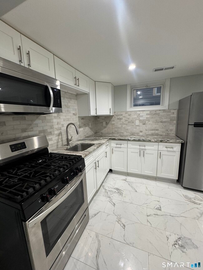 Building Photo - 368 Norton St