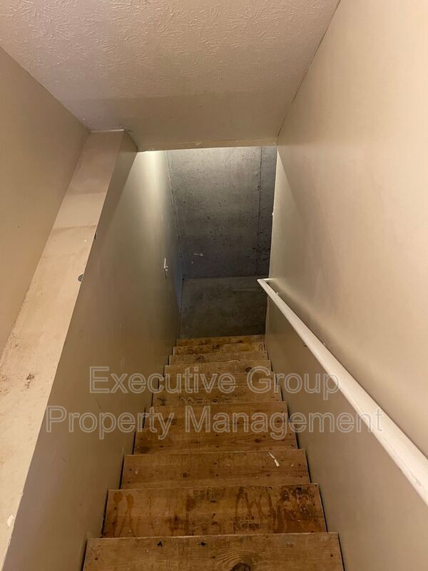 Building Photo - 2145 Crossfield Dr