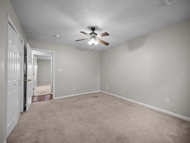 Building Photo - Welcome to Marsh Oaks!