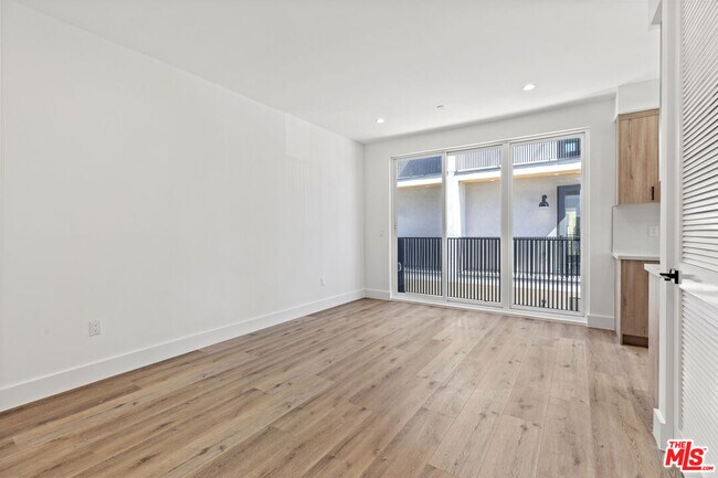 Building Photo - 10915 Hesby St