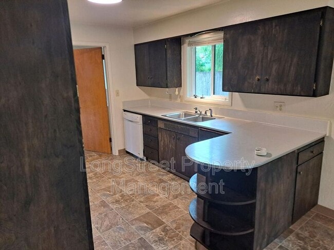 Building Photo - 1930 NW Kings Blvd