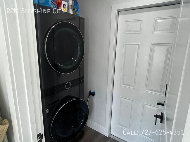 Building Photo - 4738 38th Ave N