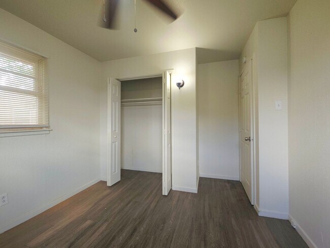 Building Photo - Charming 3 Bedroom Home