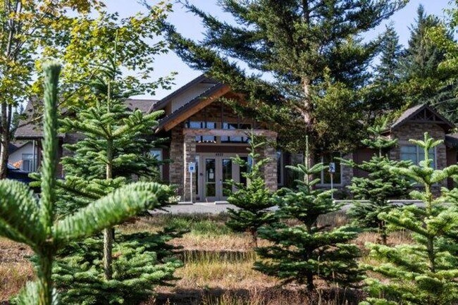 Building Photo - Come check out this 2 bedroom 2 bath with upscale interiors and open concept floorplan!