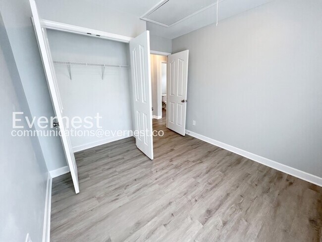 Building Photo - 4 Bed, 3 Bath Single Family Home with Garage Parking / Pet-Friendly / Vouchers Accepted / Availab...
