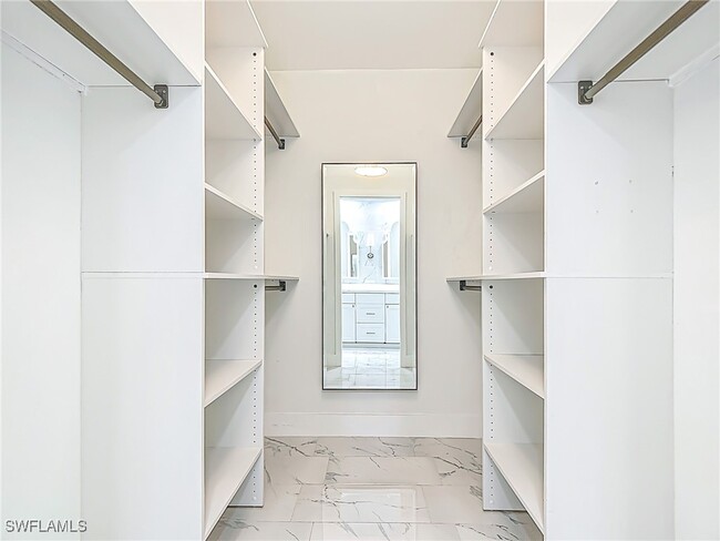 Building Photo - 351 Pindo Palm Dr