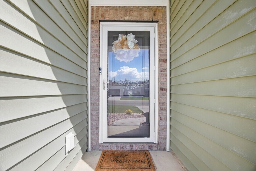 Building Photo - 580 Talisman Trl