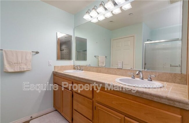 Building Photo - 243 Riverdale Ct