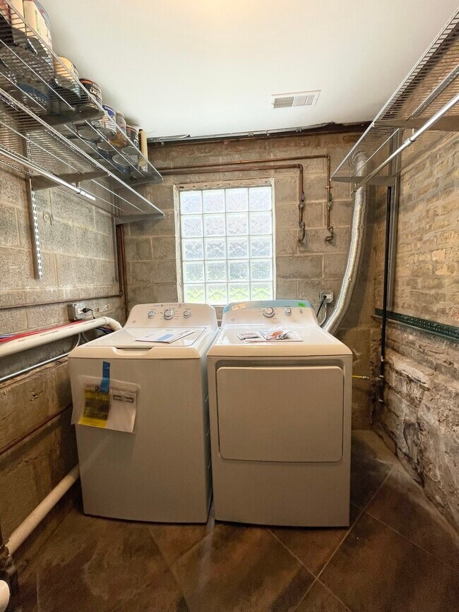 Building Photo - 1633 N Humboldt Blvd