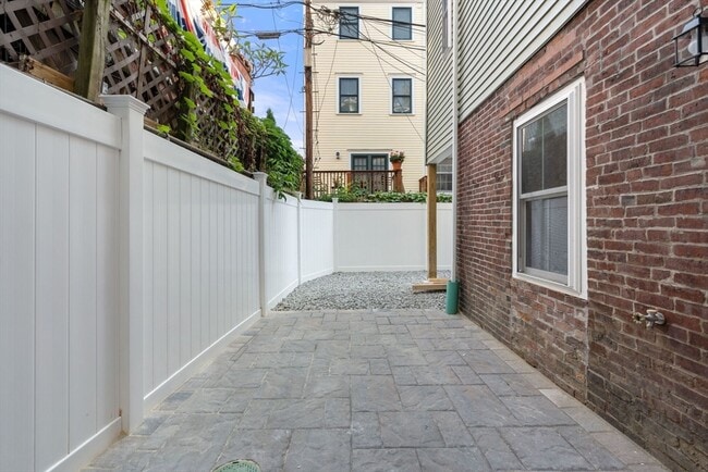 Building Photo - 277 W 5th St