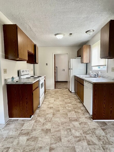 Building Photo - 51600 Co Rd 652