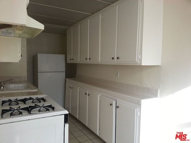 Building Photo - 5640 Franklin Ave