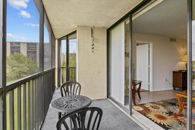 Building Photo - 900 Cove Cay Dr