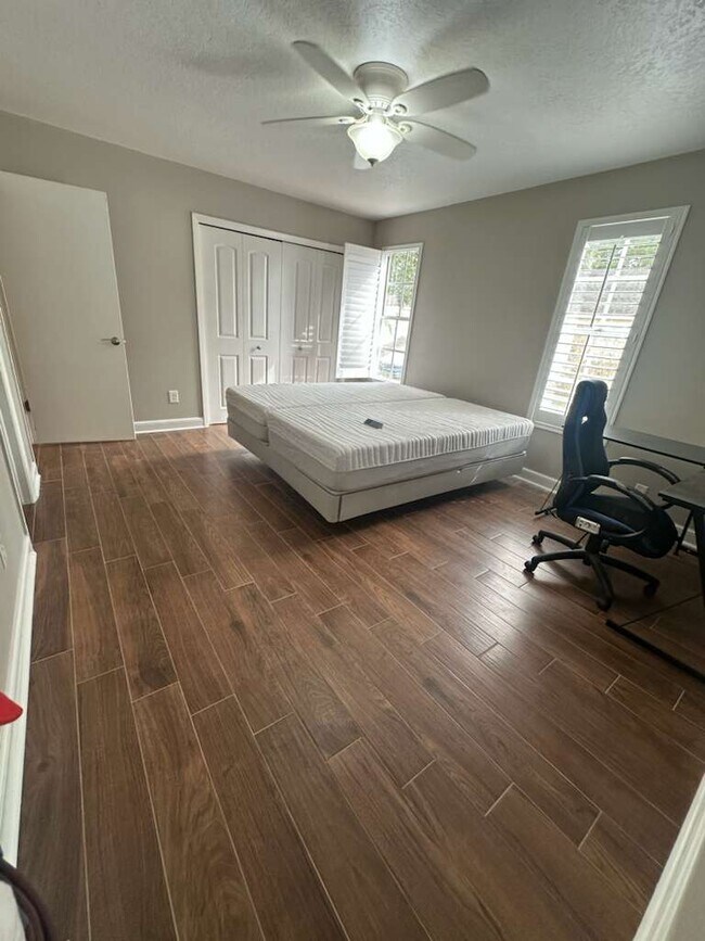 Building Photo - 13816 Stone Mill Way