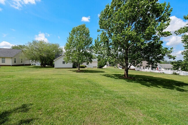 Building Photo - Spacious 3 Bedroom Home Near Downtown Greer with Large Backyard and 2-Car Garage.