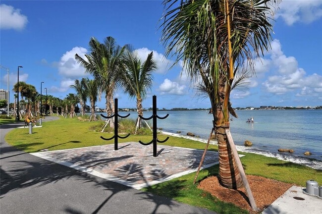 Building Photo - 567 Bird Key Dr