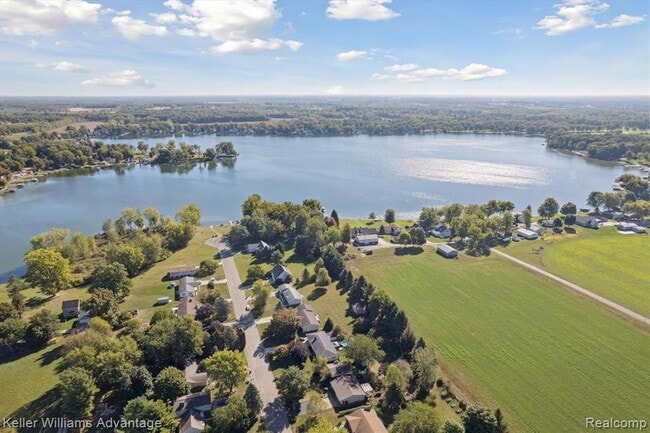 Building Photo - 245 Lynbrook Dr