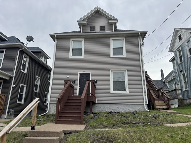 Building Photo - 411 E 8th St