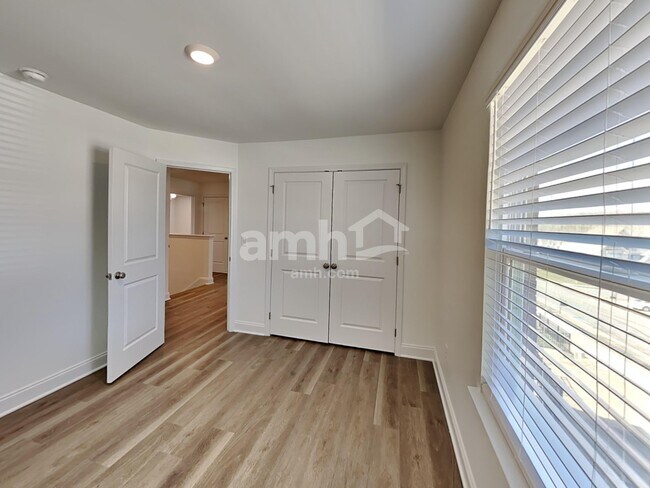 Building Photo - 201 Marin Dr