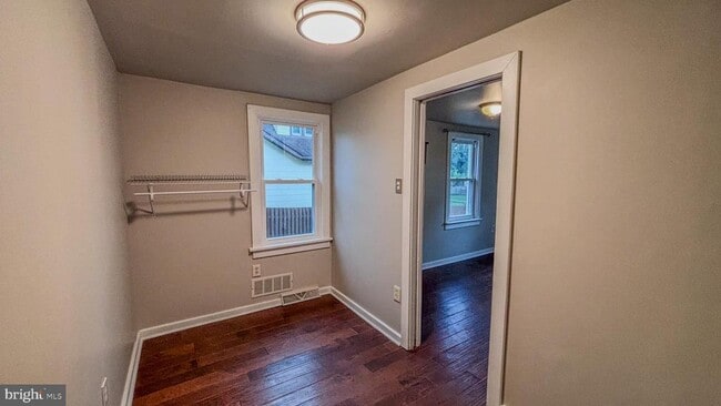 Building Photo - 28 S Lenola Rd