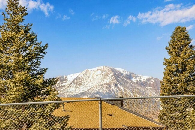 Building Photo - 6520 Delmonico Dr