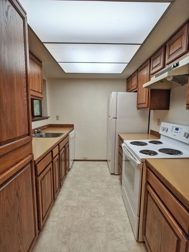 Building Photo - 2 Bed/2 Bath Spaulding Beach Condo