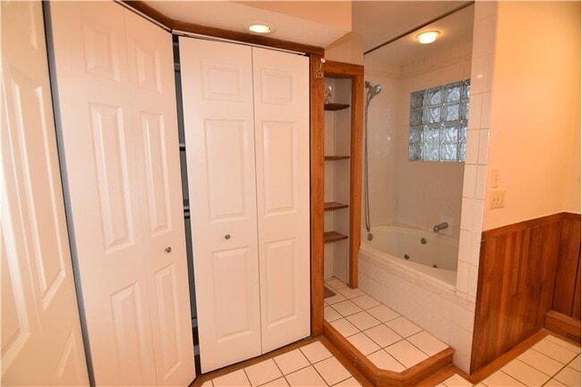 Building Photo - 19 Rustic Dr