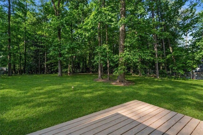 Building Photo - 2605 McKinnon Dr