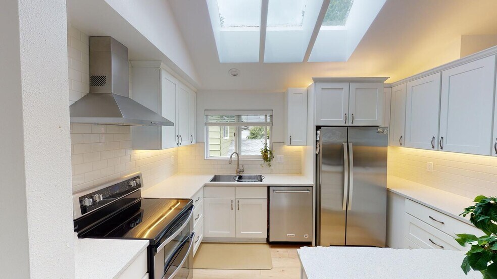 Building Photo - Striking Cedar Park home with easy access ...
