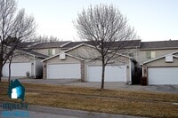 Building Photo - Well Maintained Townhome!