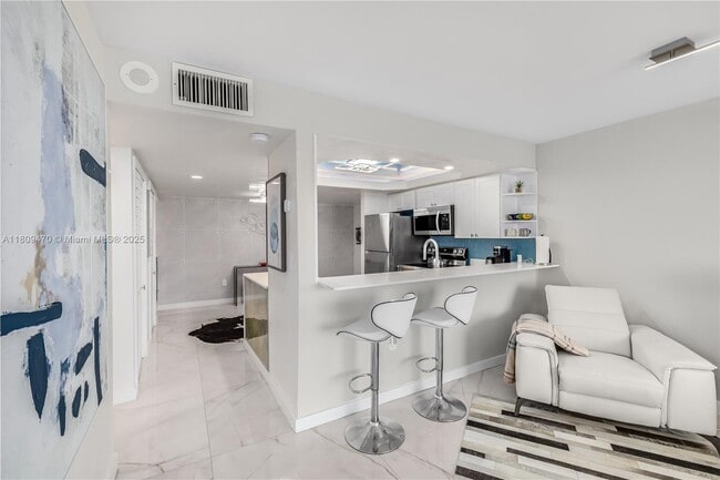 Building Photo - 465 Ocean Dr