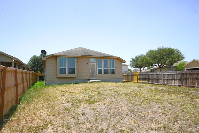 Building Photo - Great One-Story Home Near Lackland AFB Now...