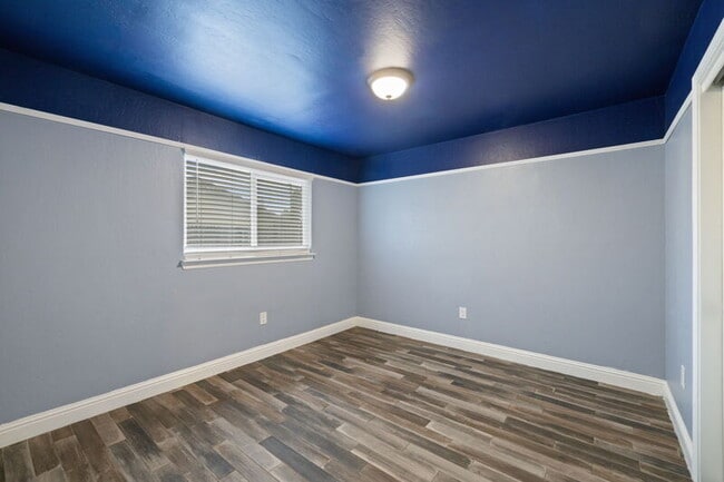 Building Photo - 1212 S Demaree St