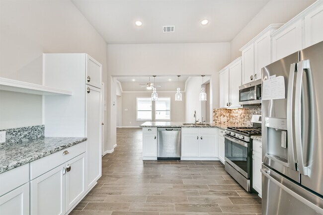 Building Photo - 6330 Lemon Balm Ln