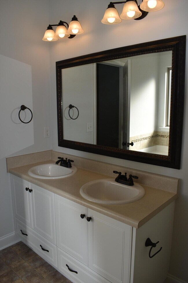 Building Photo - 119 Oliver Hardy Ct