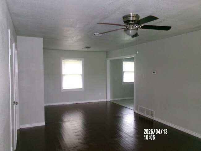 Building Photo - Modern 4-Bedroom Home