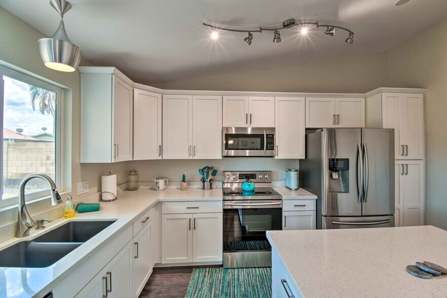 Building Photo - 17649 N 42nd Ln