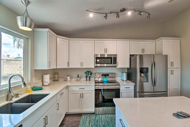 Building Photo - 17649 N 42nd Ln