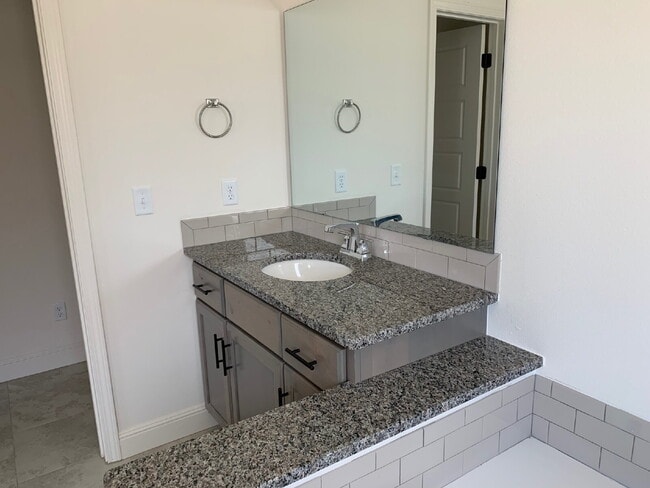 Building Photo - 740 Arkansas Black