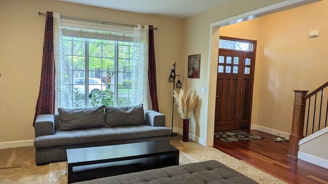 Building Photo - Beautiful 4 Bedroom | 3 Bathroom Single Family Home | Located In Quiet Cascadian Heights Neighbor...